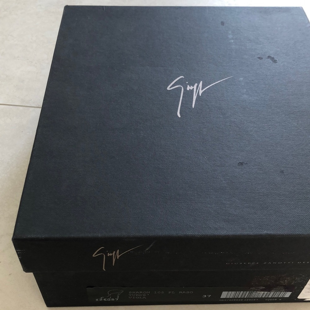 Giuseppe Zanotti Sharon 105 Heels. Size 37 - Picture 6 of 6